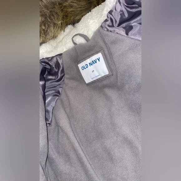 3T Old Navy gray winter coat with a furry hood. - Picture 2 of 4